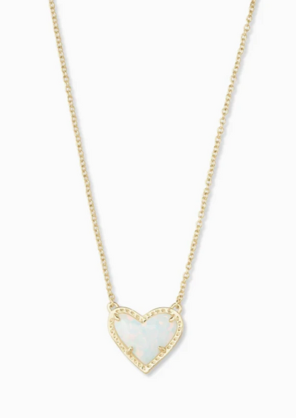 Ari Heart Short Pendant Necklace